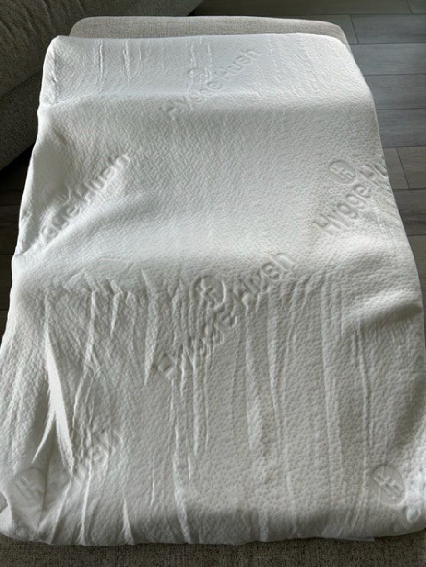 Vista superior del colchón con la marca y el logotipo