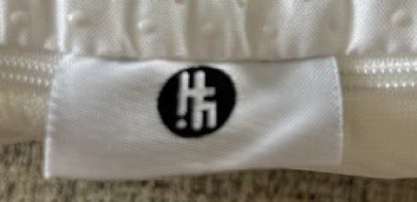 Etiqueta con el logotipo de Hygge Hush