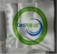 “CertiPUR-US”印在封面内的标签上