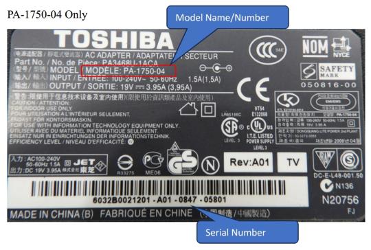 Ubicación del nombre/número del modelo y del número de serie del adaptador de corriente PA-1750-04 de marca Toshiba retirado del mercado