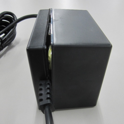  A crack can occur between the recalled PA-10 AC Power Adapter’s upper and lower cases.